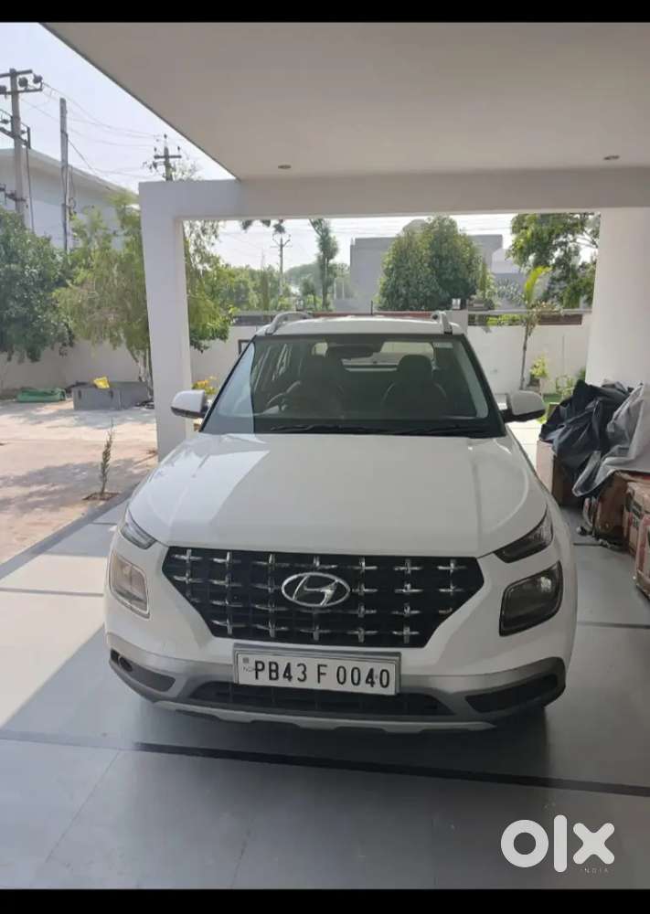 Hyundai Venue 2020 Petrol 105020 Km Driven