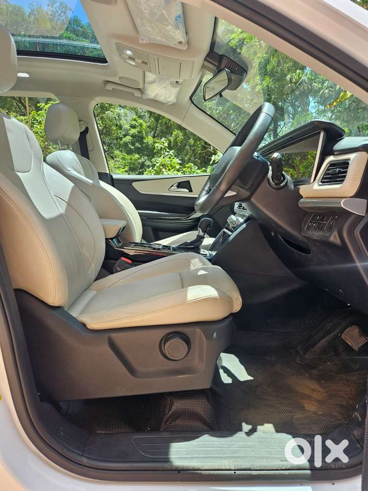 Mahindra Xuv700 2.2 Ax 7 Diesel At Luxury Pack Str, 2025, Diesel