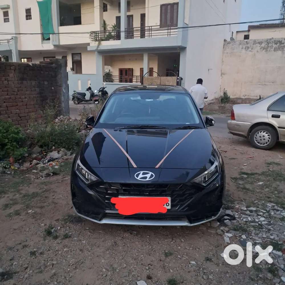 Hyundai  I20 2025 Petrol 9070 Km Driven With Sunroof