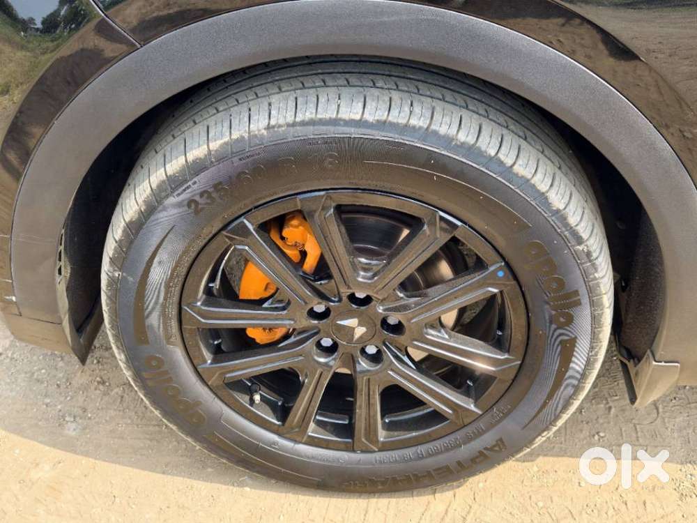 Mahindra Xuv700 Ax7 Luxury Pack Awd, 2025, Diesel