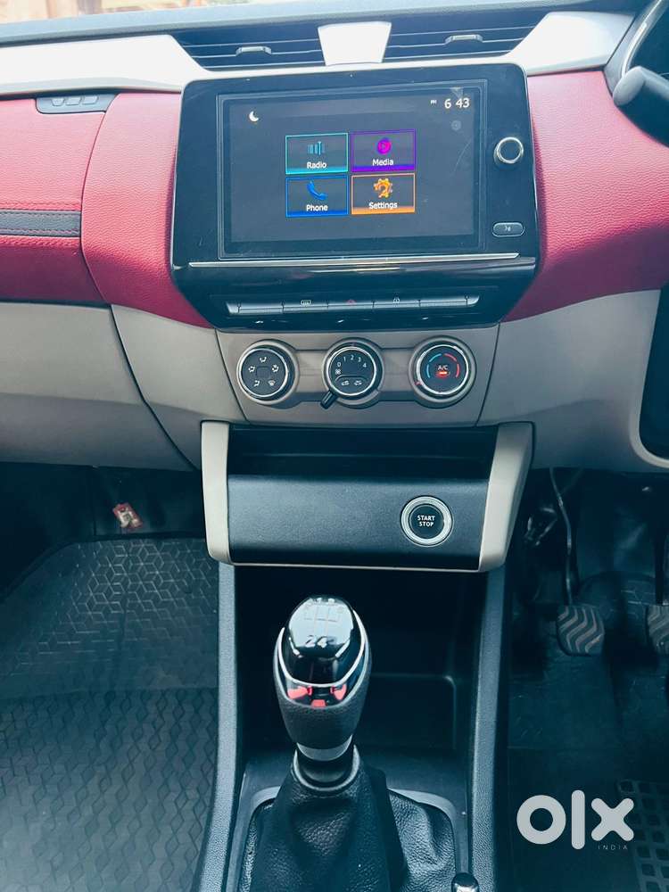 Renault Triber Rxz, 2022, Petrol