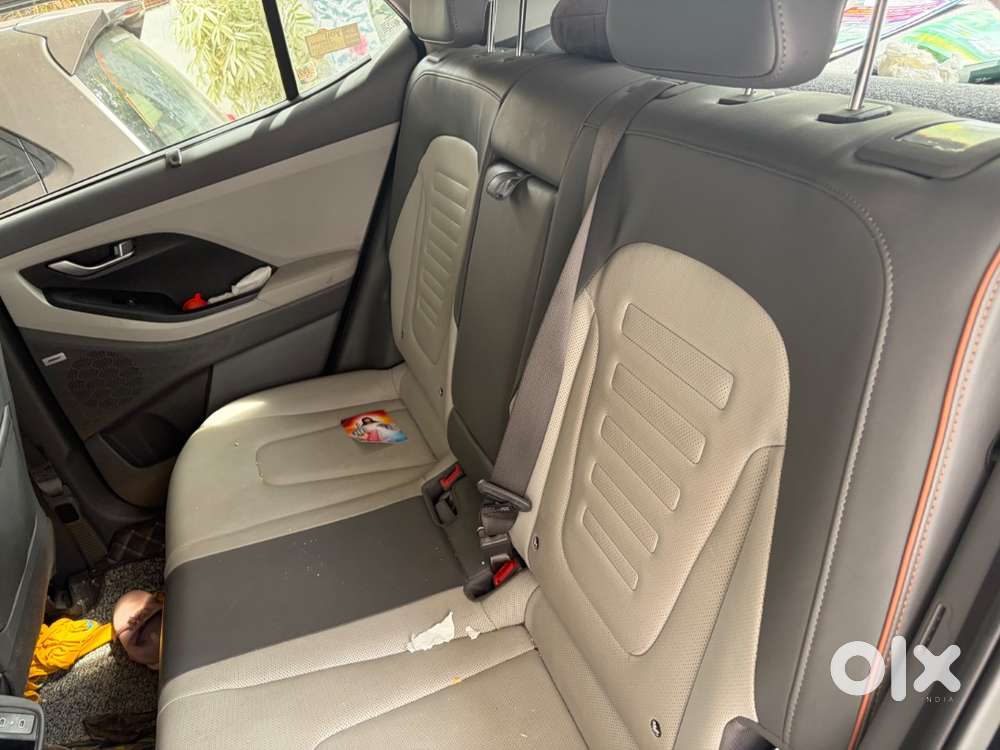 Hyundai Creta Black Top Model With Adas