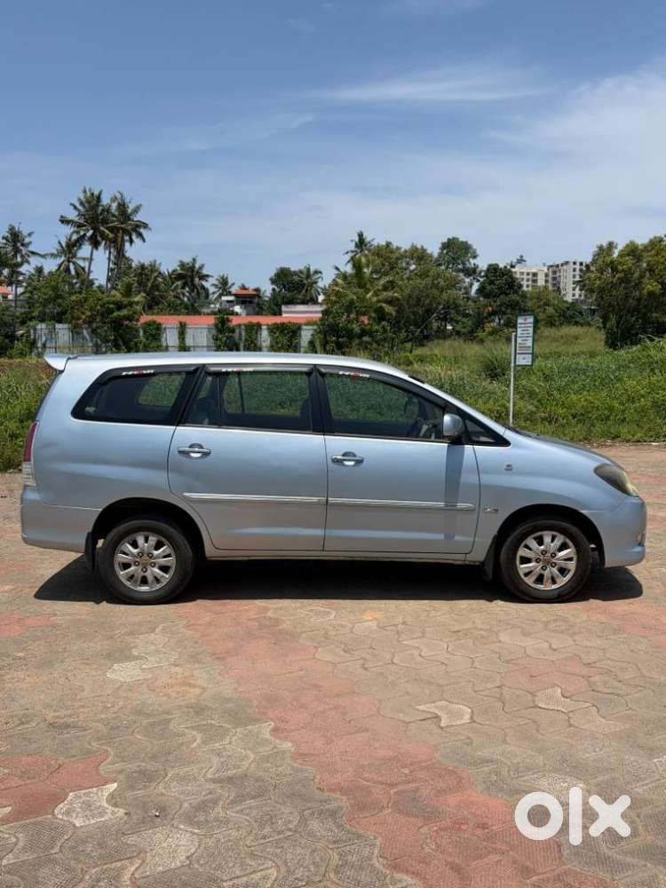 Toyota Innova 2.5 V Diesel 8-seater, 2009, Diesel