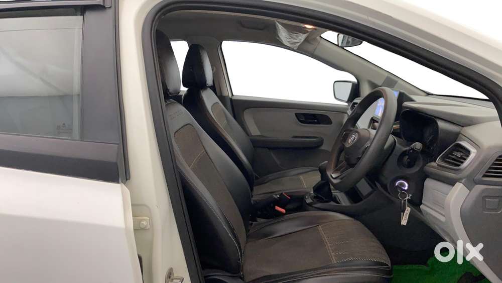 Tata Altroz 1.2 Xe, 2020, Petrol