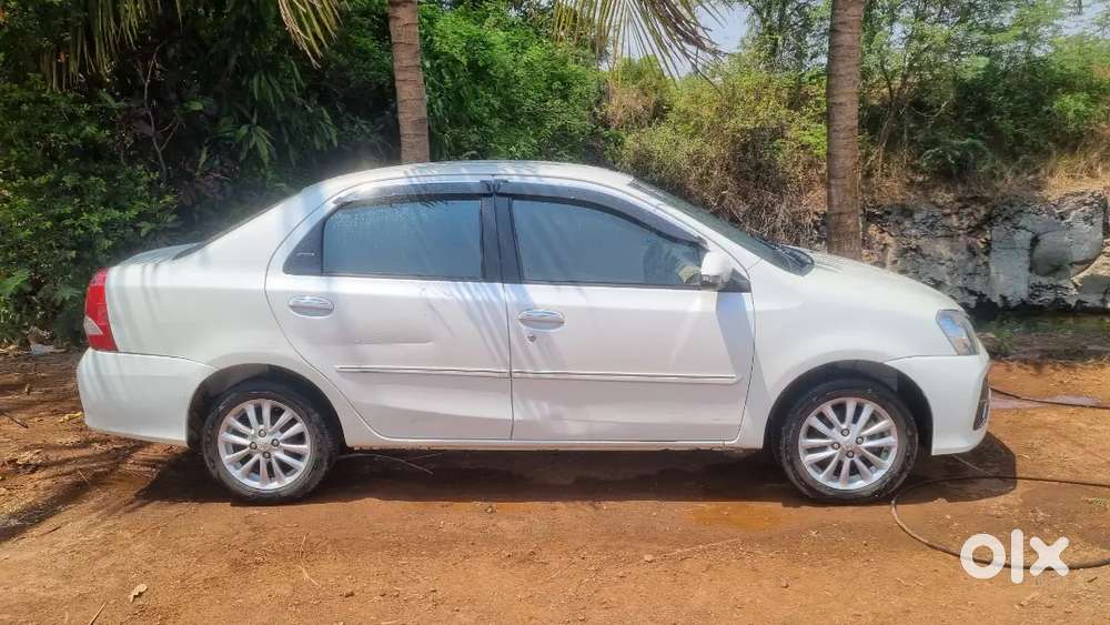 1.toyota Etios 2018 Diesel Well Maintained.
2. Full Insurance Complete
