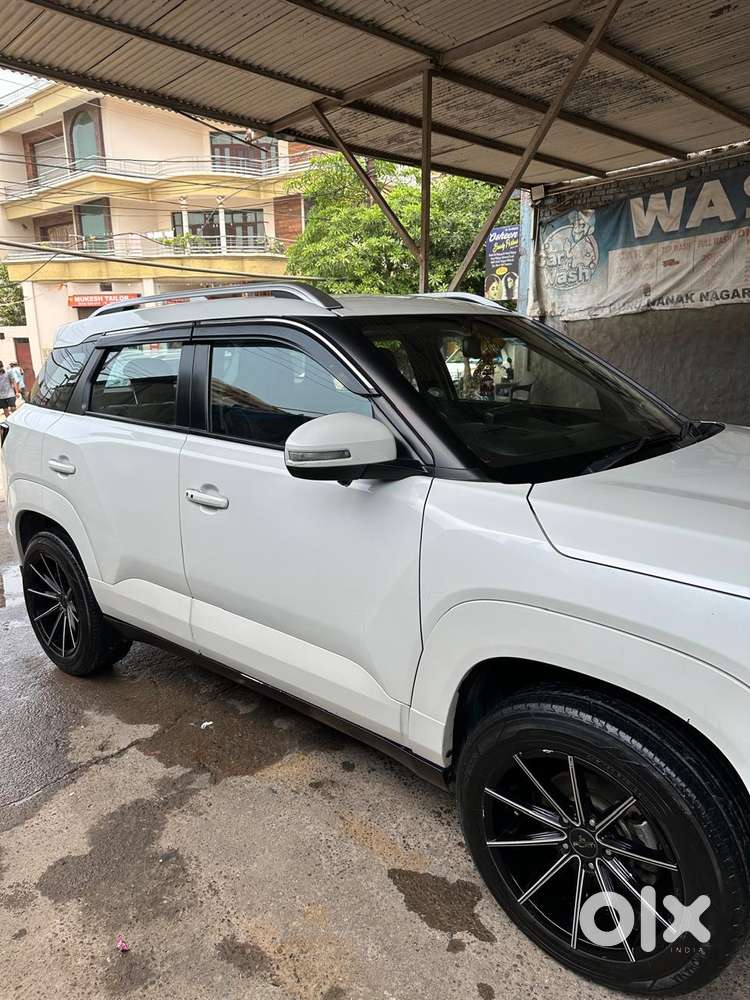 Maruti Suzuki Brezza 1.5 Zxi Plus Smart Hybrid, 2022, Petrol