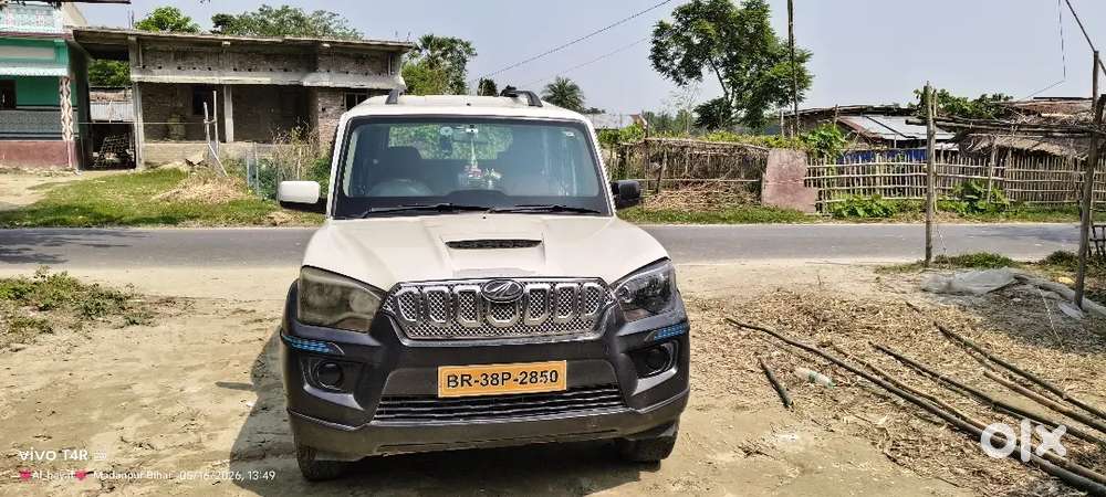 9 Seater Car And Genuine Km Drive With Service Record