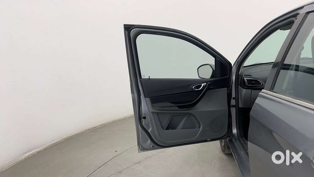 Tata Tigor Xza, 2018, Petrol