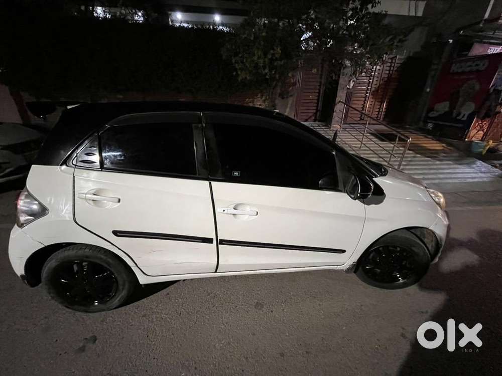 Honda Brio 2016 Petrol Good Condition Top Model With Company Alloy