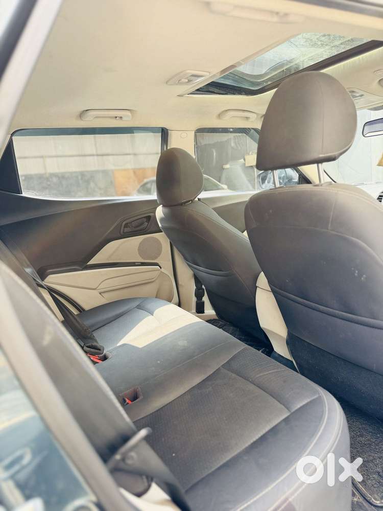 Mahindra Xuv300 W6 Amt Diesel, 2022, Diesel