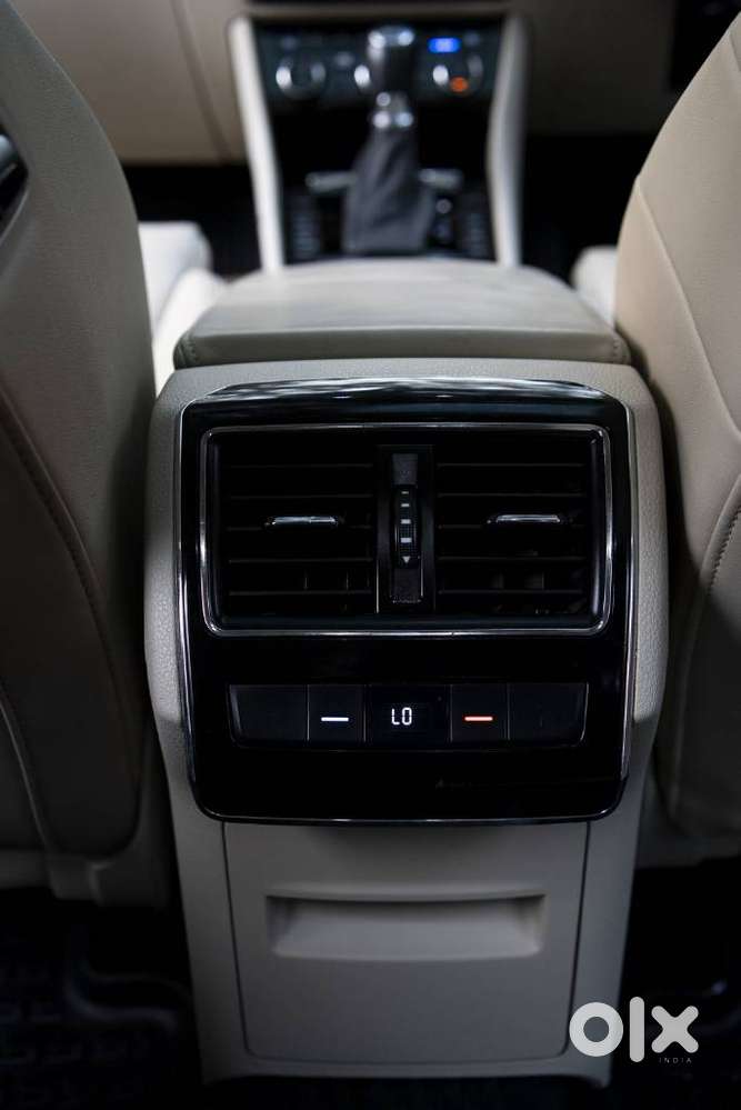 Skoda Superb Laurin And Klement 1.8, 2023, Petrol