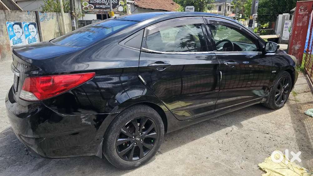 Verna Fluidic 1.6 Sx Thunder Black