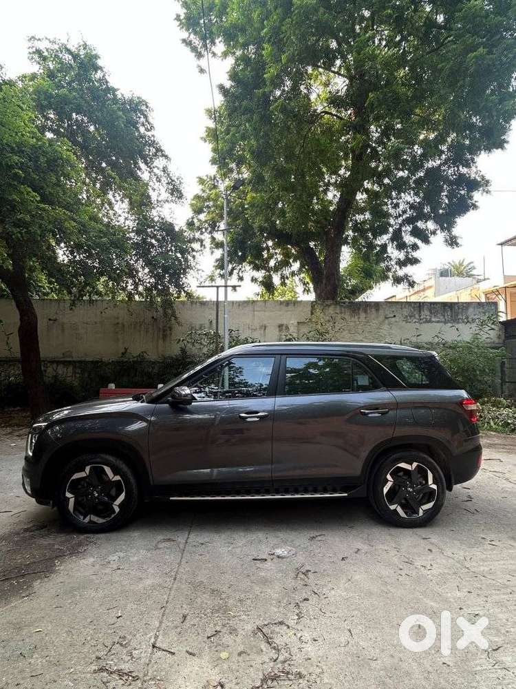 Hyundai Alcazar 2.0 Signature (o) Petrol At 6 Str Dual Tone, 2022, P..