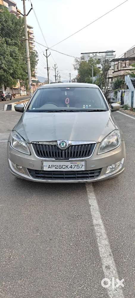 Skoda Rapid 1.6 Ambition 2013