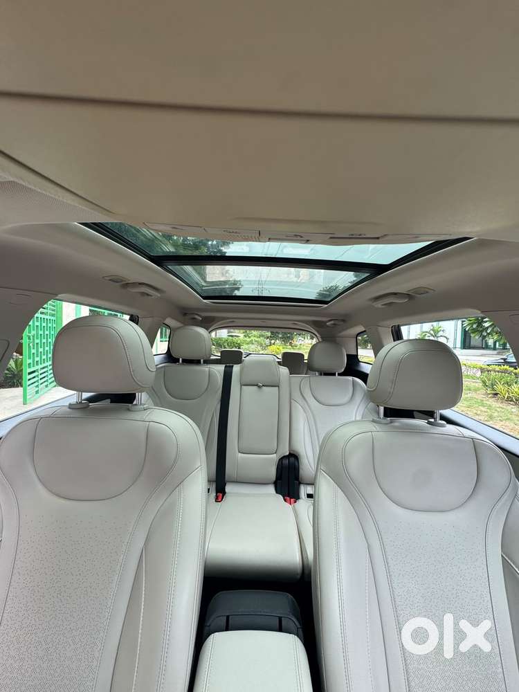 Mahindra Xuv700 Ax7l 6 Str At, 2022, Diesel