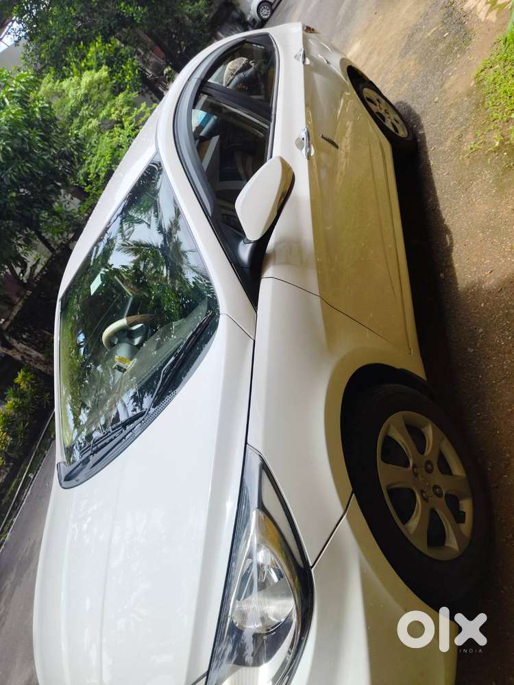 Hyndai Verna 1.4 Lts White Colour