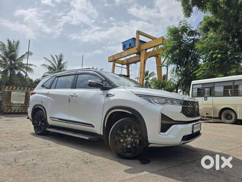 Toyota Innova Hycross 2.0 Zx (o) Hybrid 7 Str, 2025, Petrol