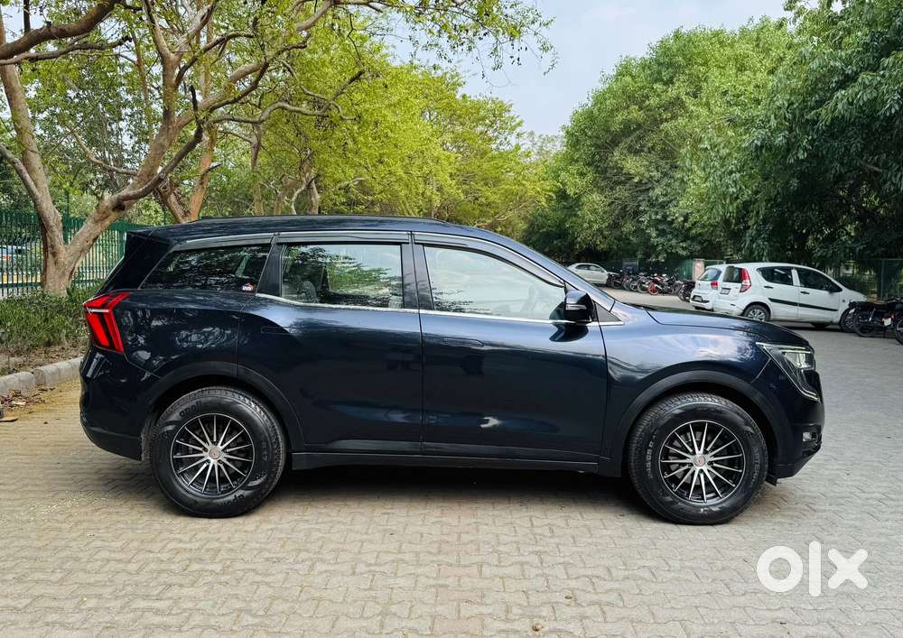 Mahindra Xuv700 Ax 3 Diesel Mt 7 Str (e), 2022, Diesel
