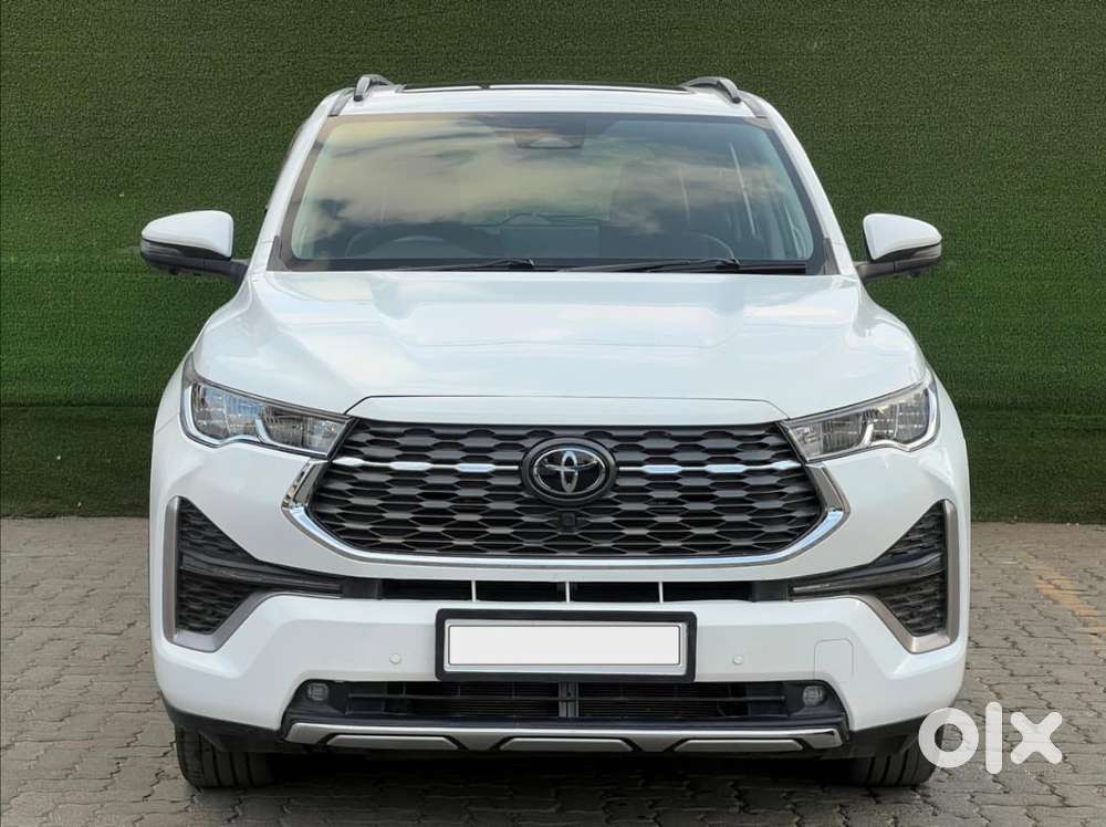 Toyota Innova Hycross, 2025, Petrol