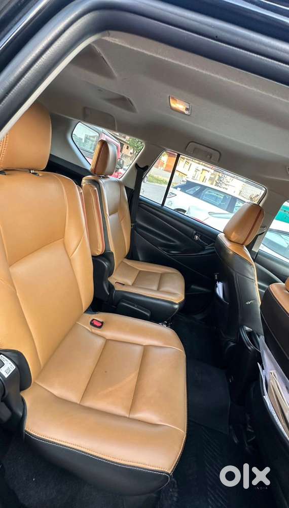 Toyota Innova Crysta 2.4 G Mt, 2025, Diesel