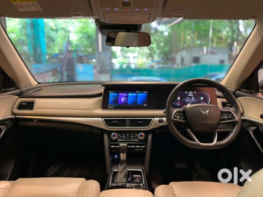 Mahindra Xuv700 2.0 Ax 7 Petrol At Luxury Pack Str, 2022, Petrol