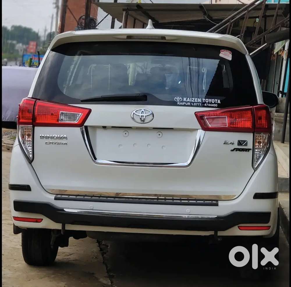 Innova Crysta 2.4v Fix Rate 13.55 Lakh