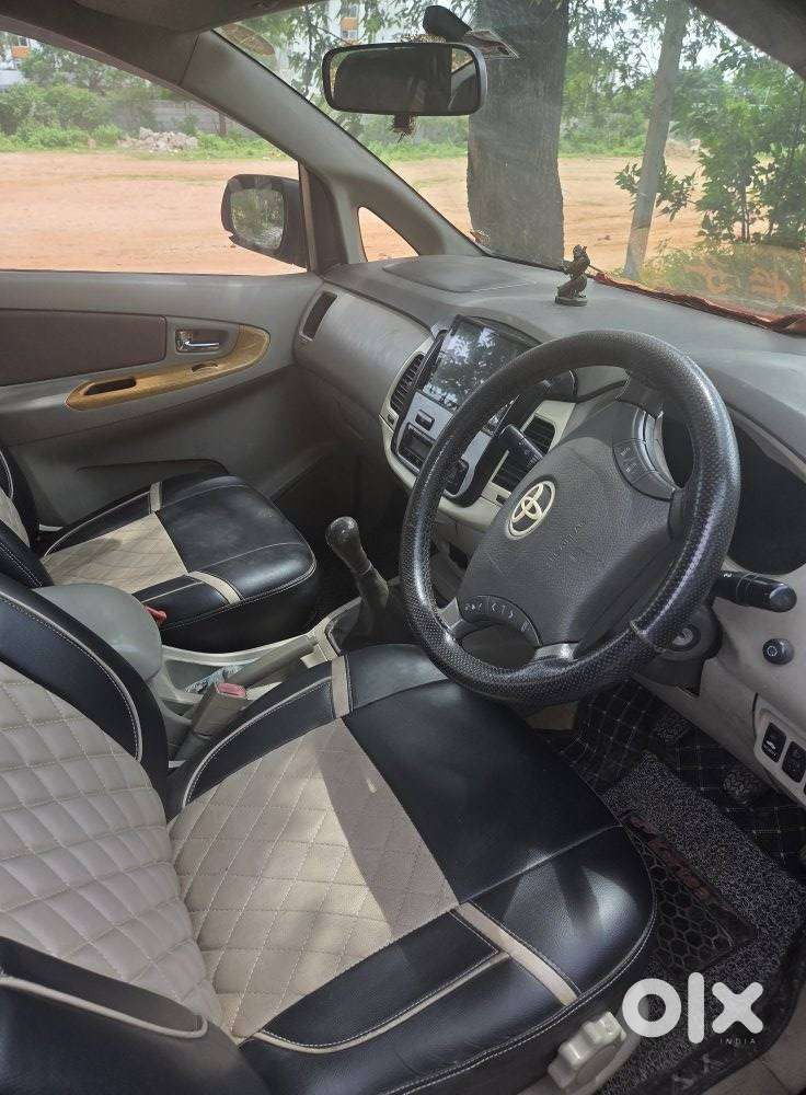 Toyota Innova 2.5 V Diesel 7-seater, 2010, Diesel