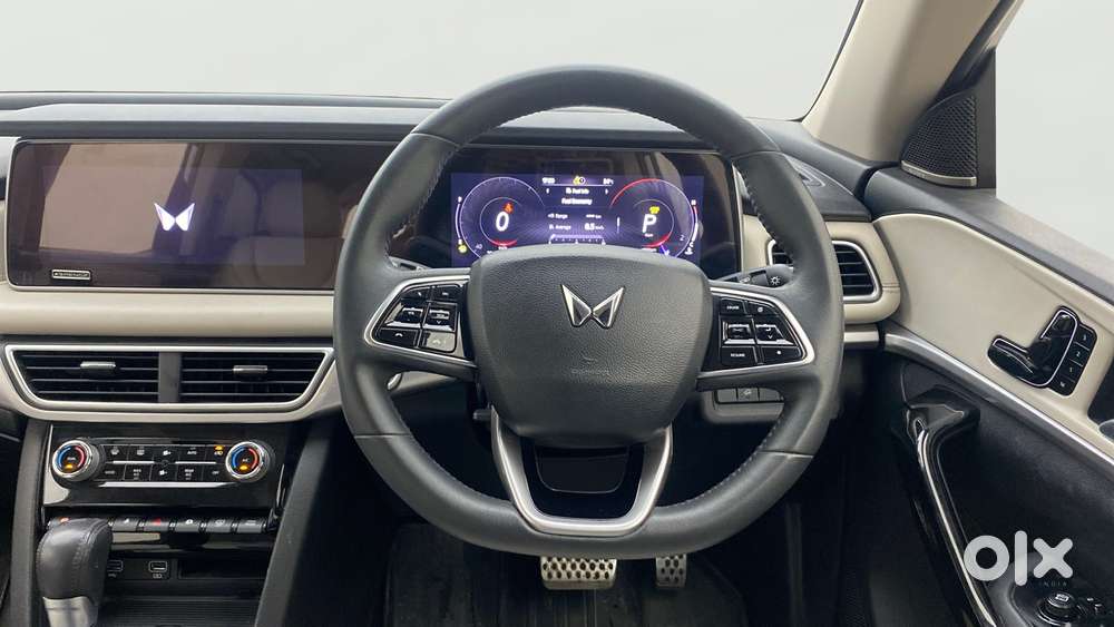 Mahindra Xuv700 2.2 Ax 7 Diesel At Luxury Pack Str Awd, 2022, Diesel