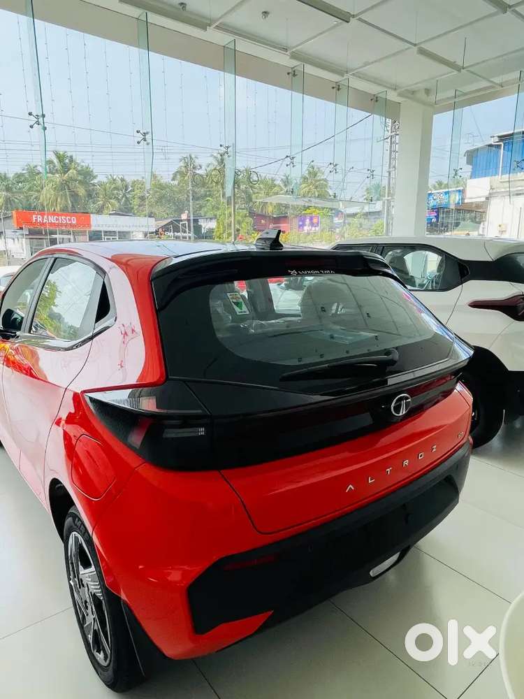 Tata Altroz Available 
Yearback 2025 Models Available &2026 Available
