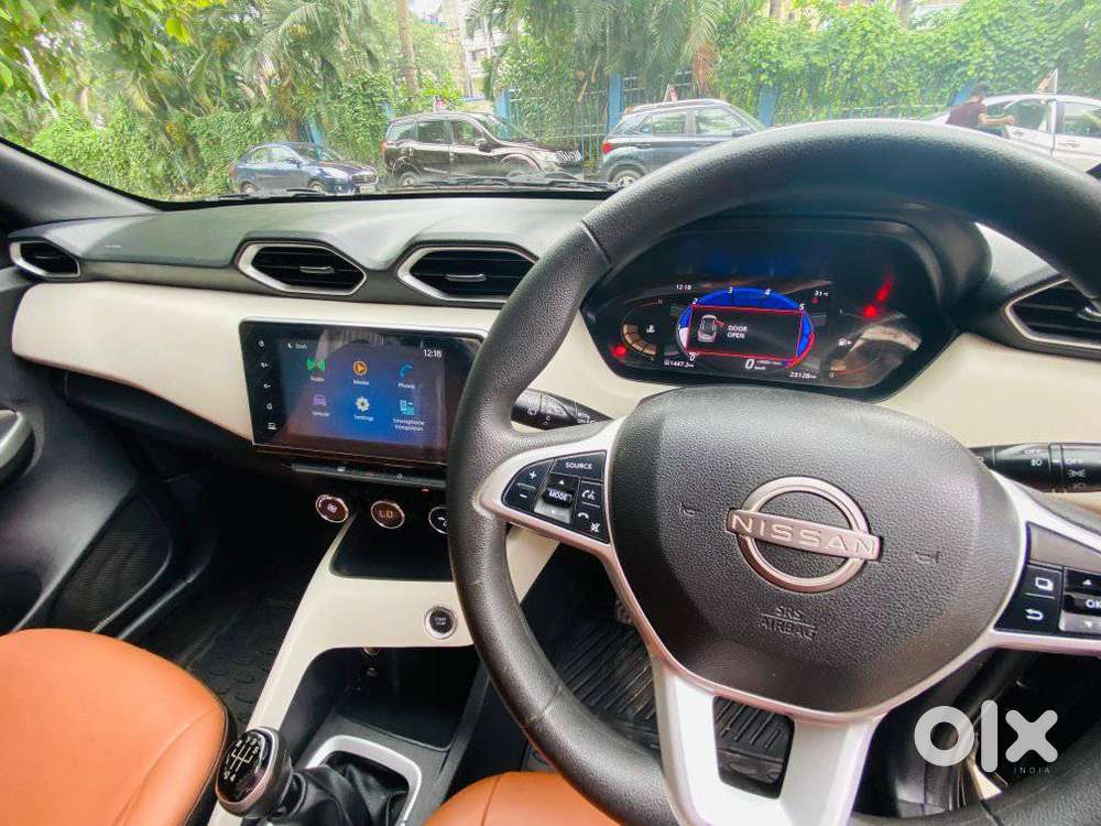 Nissan Magnite 1.0 Xv Premium, 2022, Petrol