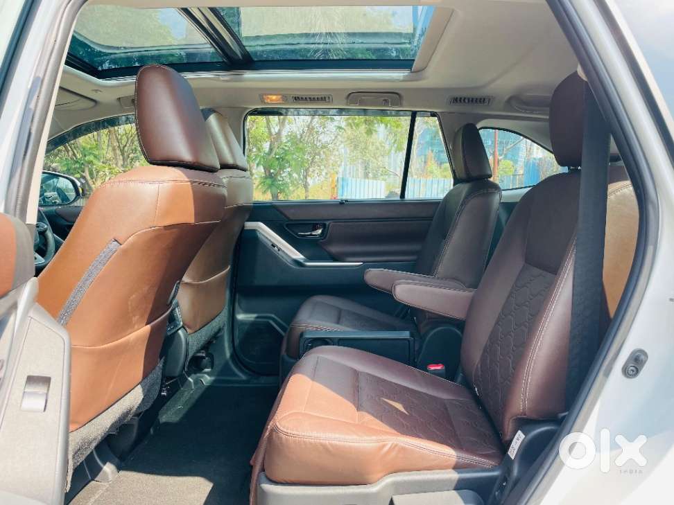 Toyota Innova Hycross 2.0 Zx (o) Hybrid 7 Str, 2024