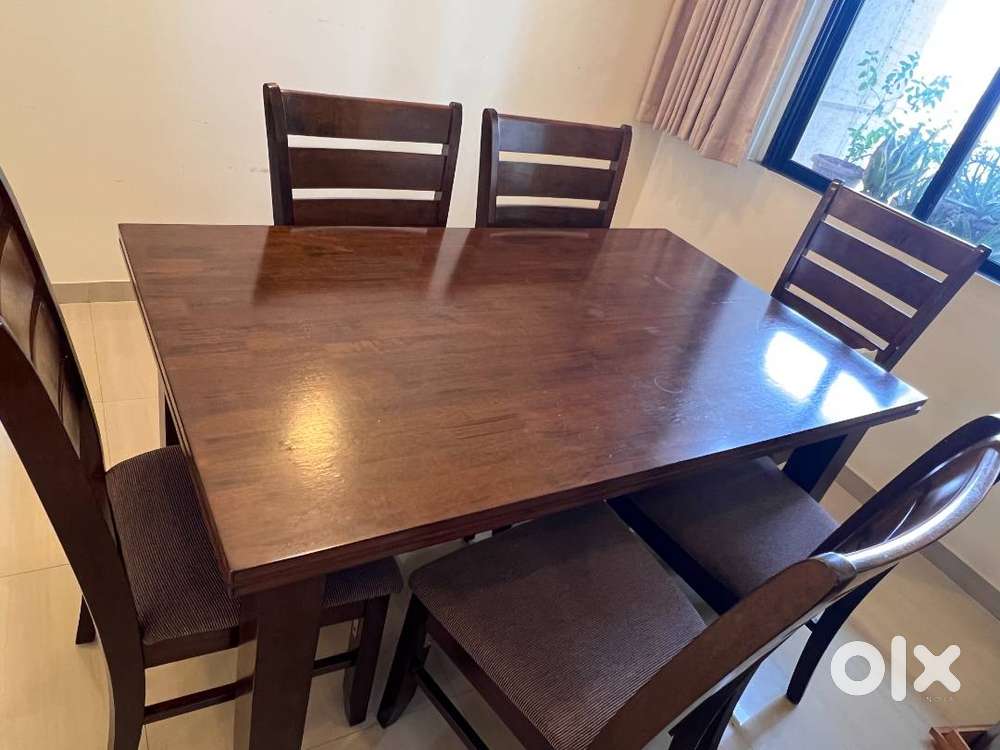 Solid Wooden 6 seater dining table