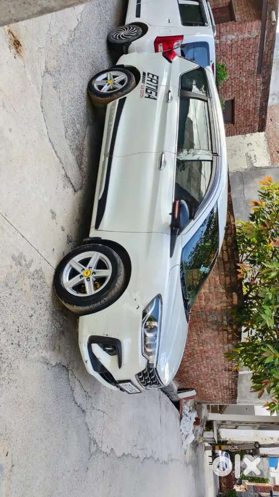 Maruti Suzuki Ertiga 2019 Cng & Hybrids 78000 Km Driven Alloys Ke Sath