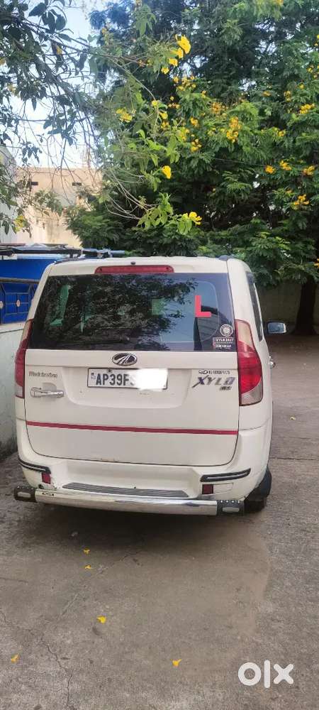 Mahindra Xylo 2016