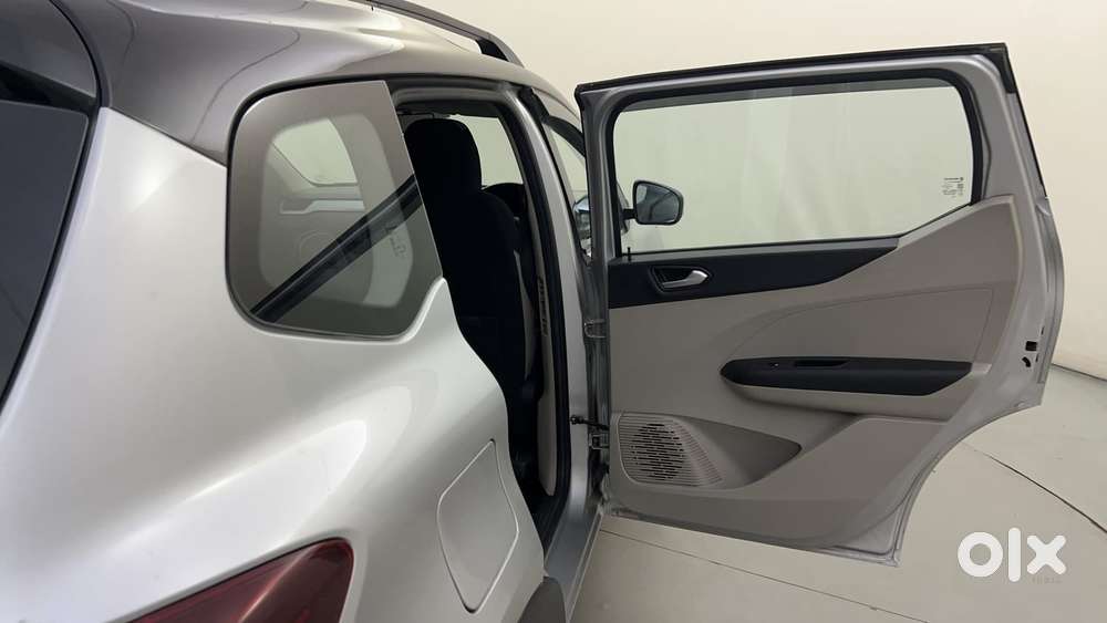 Renault Triber Rxz Easy-r Amt Dual Tone, 2022, Petrol