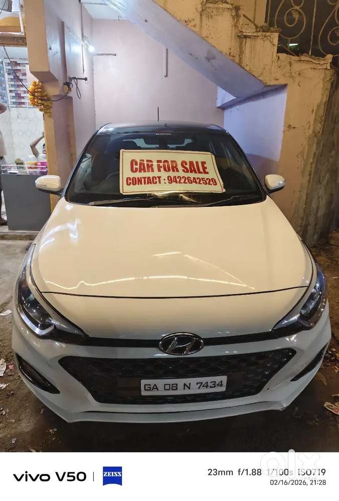 Hyundai Elite I20 Asta Top Model White Year 2018, Showroom Condition.