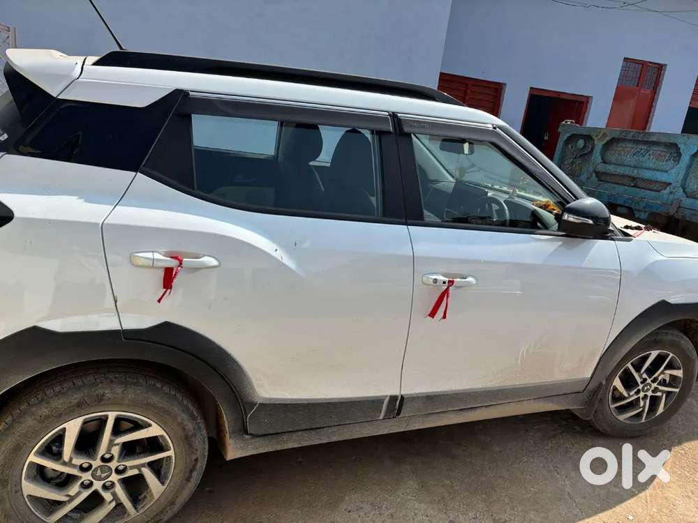 Mahindra Xuv 3xo 2025 Petrol 9000 Km Driven