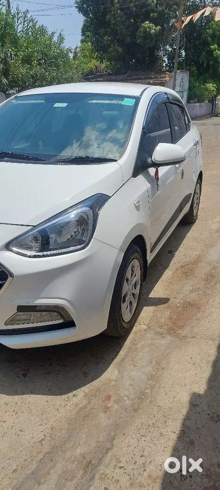 Hyundai Xcent Cng + Petrol  40,000 Km  32 Km/kg Mileage  Excellent
