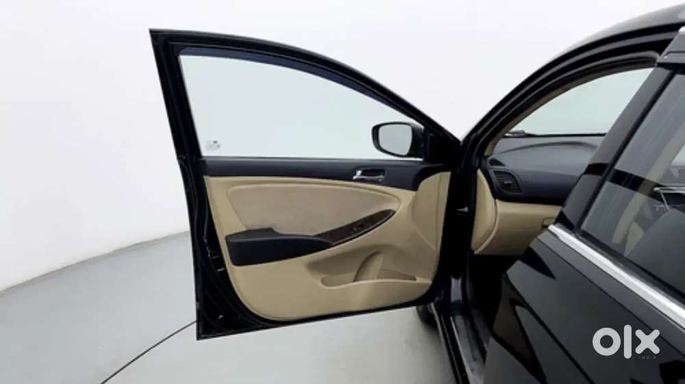 Hyundai Fluidic Verna 2015 Petrol 70000 Km Driven