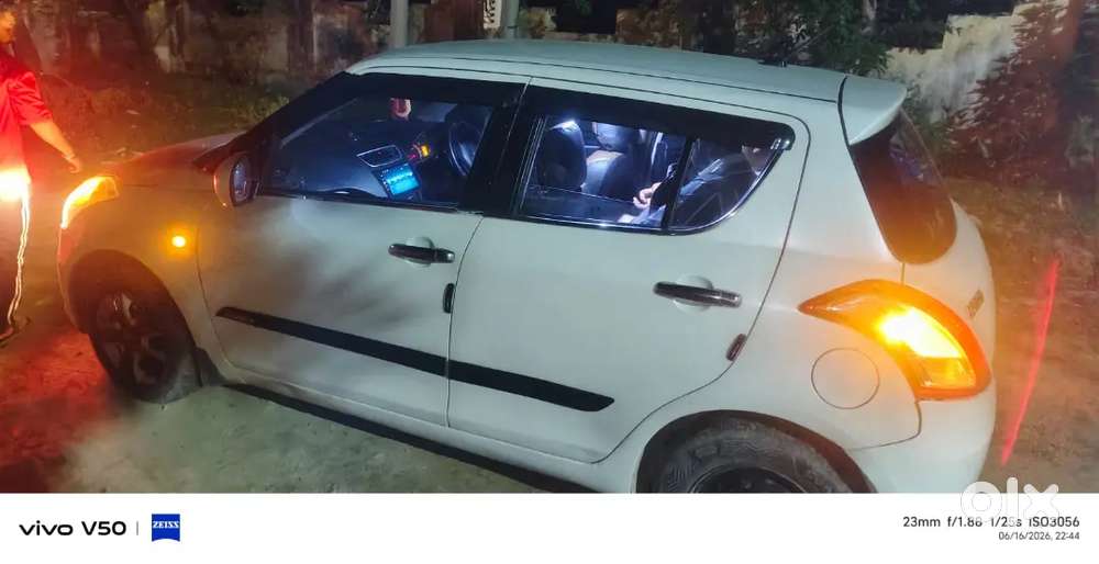 Swift 1.2 Lxi Maruti 2015
