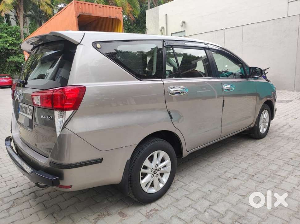 Toyota Innova Crysta 2.4 V 7 Str, 2017, Diesel