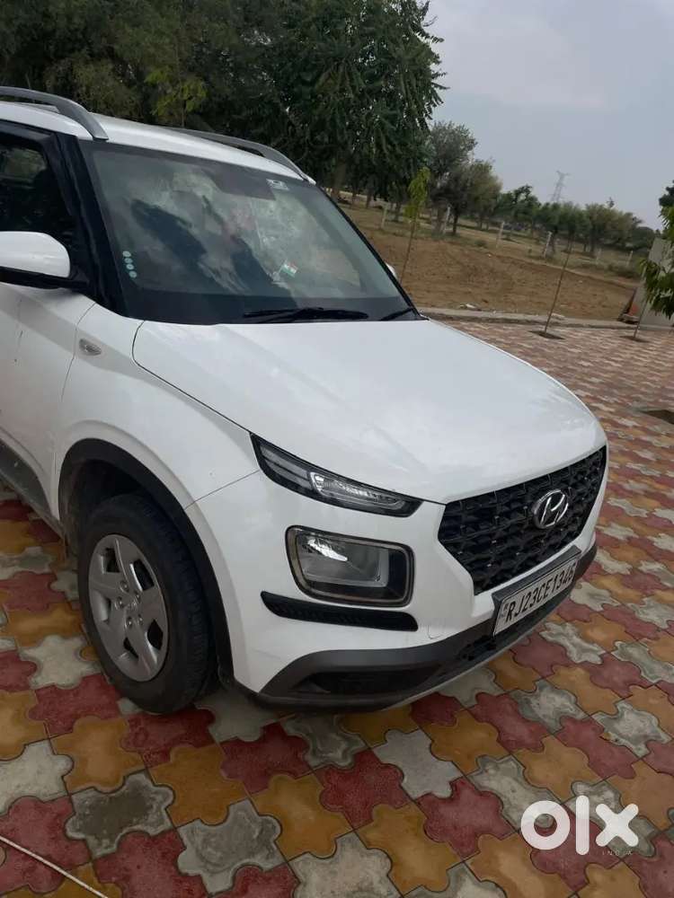 Hyundai Venue 2022 Petrol 30000 Km Driven