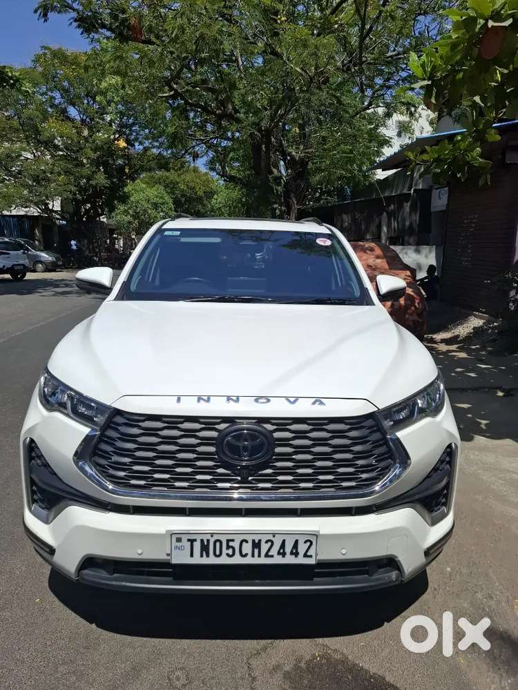 Toyota Innova Hycross 2023 Petrol 35000 Km Driven