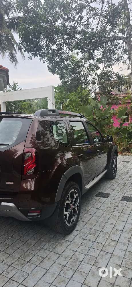 Well Maintained Turbo Petrol Duster.