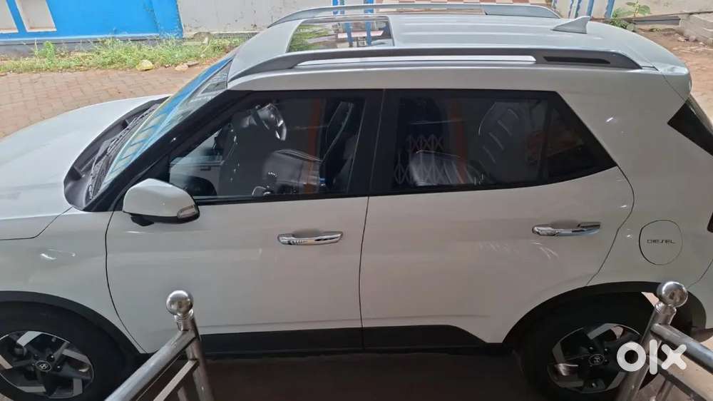 Keyless Entry, Sunroof, Two Keys Available, Alloy Wheels, New Tyre