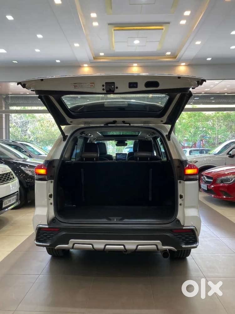Toyota Innova Hycross 2.0 Zx Hybrid 7 Str, 2023, Petrol