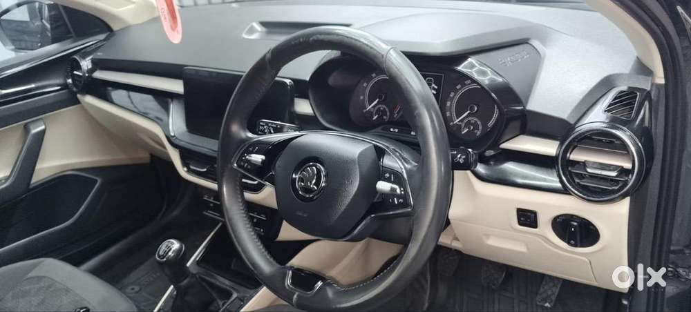 Skoda Slavia 1.0 Mt Ambition (2022)