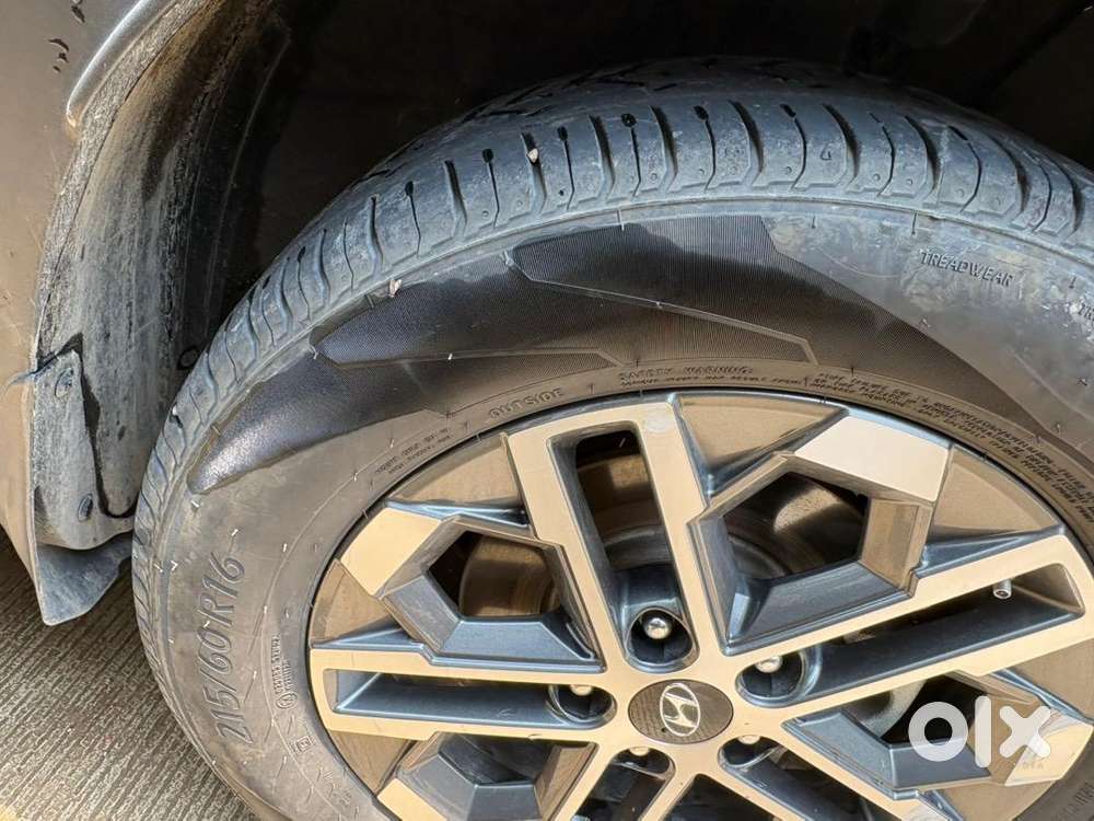 Hyundai Venue 2025 Petrol 32000 Km Driven