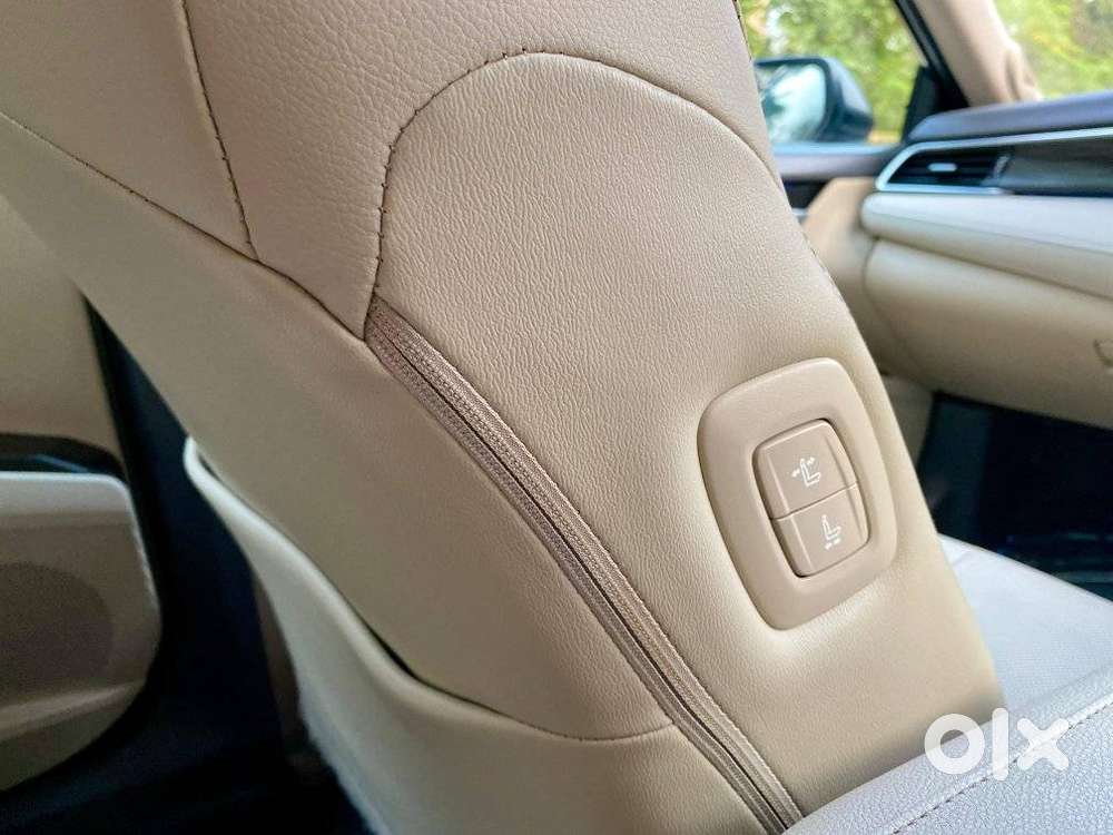 Toyota Camry [2019-ongoing] 2.5 Hybrid, 2022, Cng & Hybrids