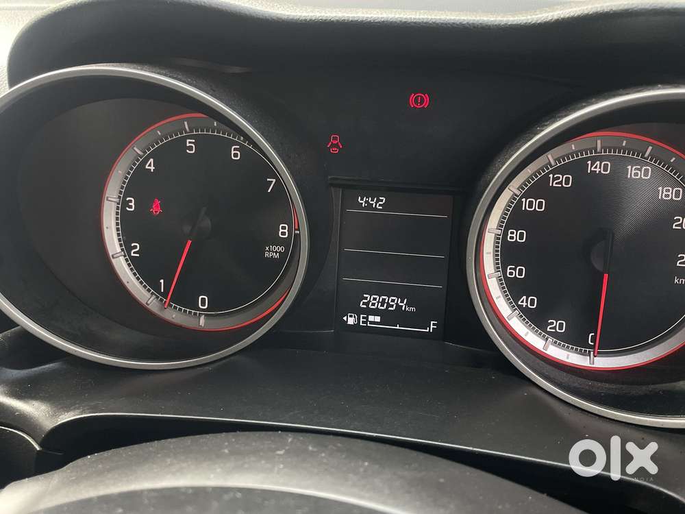Maruti Suzuki Swift Vxi + Manual, 2023, Petrol